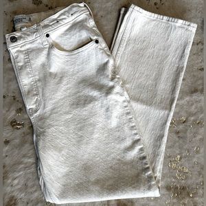 Abercrombie Curve Love Ulta high rise 90s Straight leg jeans in Cream. Size 14